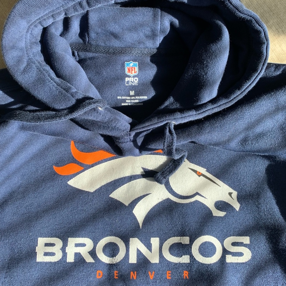 NFL ProLine Women’s Hoodie Denver Broncos Super Bowl 50 Navy Blue- gently used
